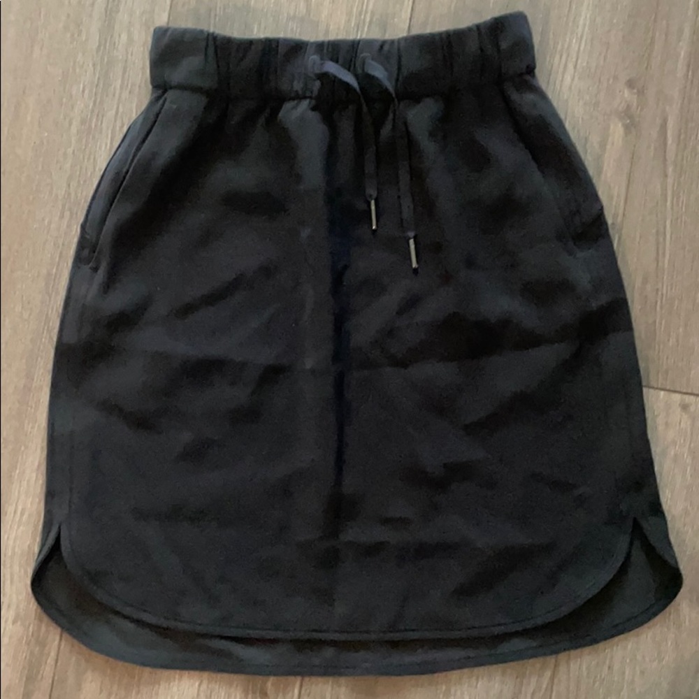 Super cute black lululemon skirt